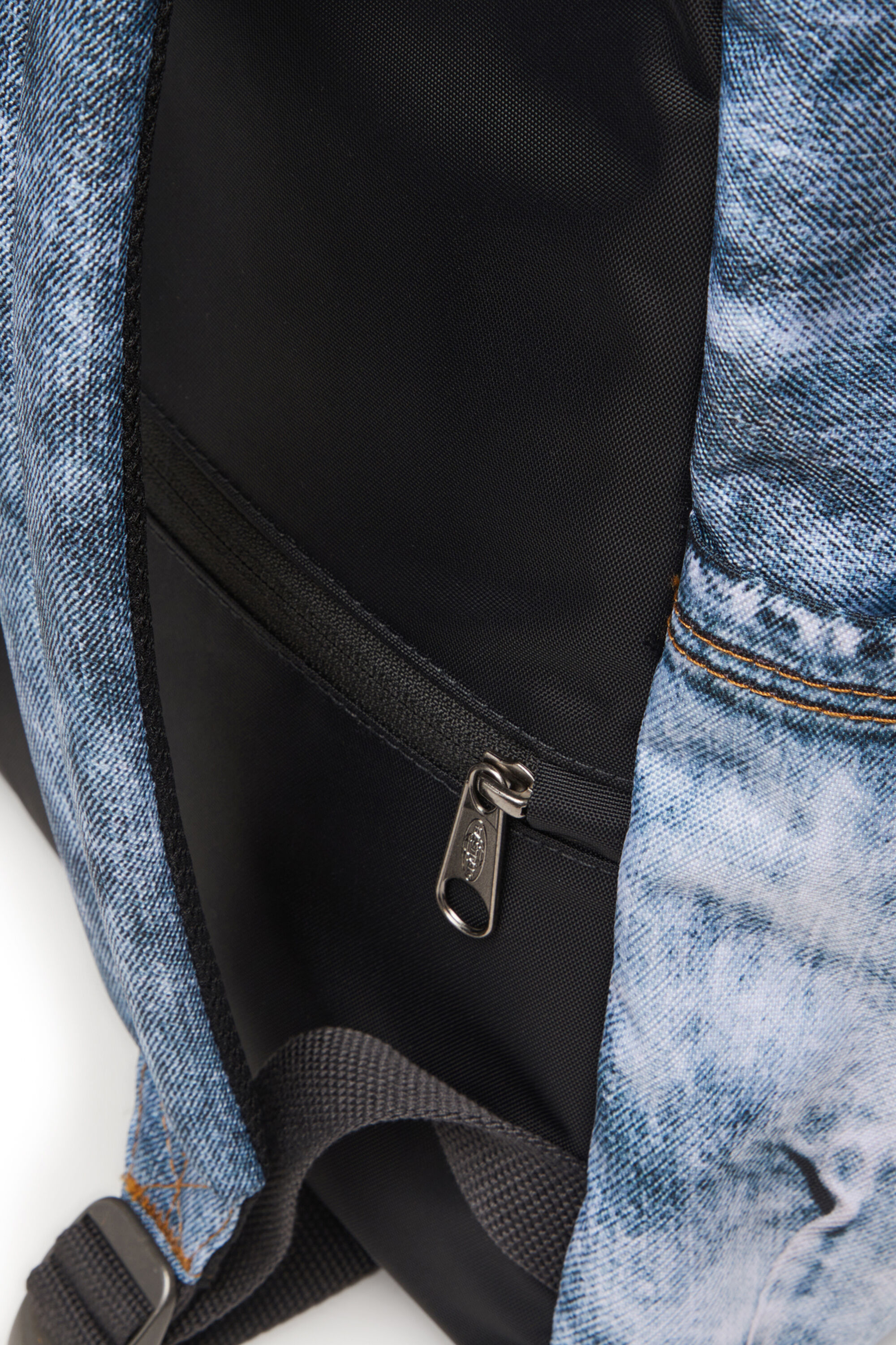Diesel - DIESEL DAY PAK'R, Unisex's Backpack in trompe l'oeil denim in Blue - 6